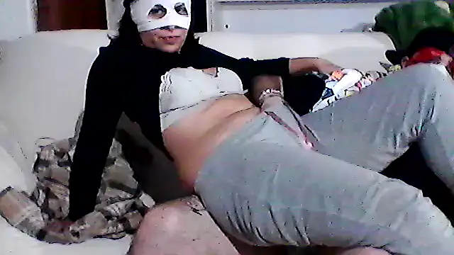 Snapshot of hekate_couple chatting on 10/28/25, 01:42 hekate couple online show from 10/28/25, 01:42