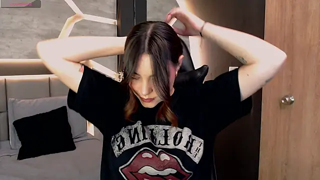 DakotaRussell  online show from 12/21/25, 01:18