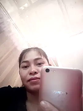 Snapshot of Bamboo-niee123 chatting on 10/28/25, 05:44 Bamboo-niee123 online show from 10/28/25, 05:44