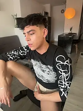 aronnhidden online show from 06/22/26, 10:07