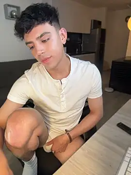 aronnhidden online show from 06/25/26, 05:12