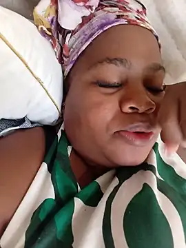 Snapshot of ThickLeeyanaXX chatting on 05/17/26, 07:06 ThickLeeyanaXX online show from 05/17/26, 07:06