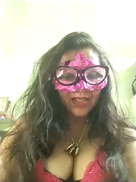 Snapshot of LOVE__RANI chatting on 11/02/25, 06:21 LOVE RANI online show from 11/02/25, 06:21