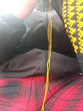 yoyo-mi online show from 12/21/25, 03:24