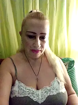 Snapshot of Esenia505 chatting on 01/16/26, 07:45 Esenia505 online show from 01/16/26, 07:45