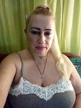 Snapshot of Esenia505 chatting on 01/16/26, 07:51 Esenia505 online show from 01/16/26, 07:51