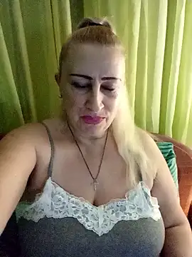 Snapshot of Esenia505 chatting on 01/17/26, 08:01 Esenia505 online show from 01/17/26, 08:01