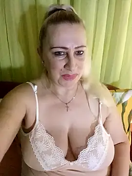 Snapshot of Esenia505 chatting on 02/02/26, 08:13 Esenia505 online show from 02/02/26, 08:13