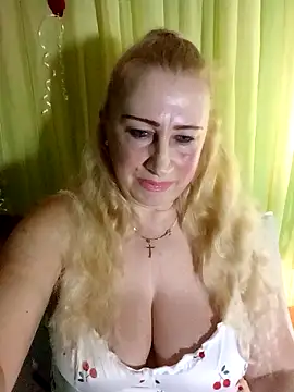 Snapshot of Esenia505 chatting on 02/15/26, 11:19 Esenia505 online show from 02/15/26, 11:19