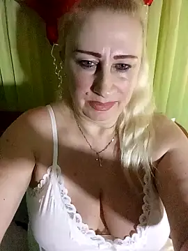 Snapshot of Esenia505 chatting on 02/16/26, 04:14 Esenia505 online show from 02/16/26, 04:14