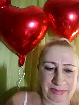 Snapshot of Esenia505 chatting on 02/17/26, 04:20 Esenia505 online show from 02/17/26, 04:20