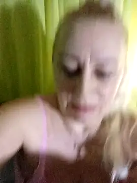 Snapshot of Esenia505 chatting on 02/18/26, 04:30 Esenia505 online show from 02/18/26, 04:30