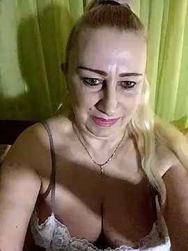 Snapshot of Esenia505 chatting on 02/25/26, 05:28 Esenia505 online show from 02/25/26, 05:28