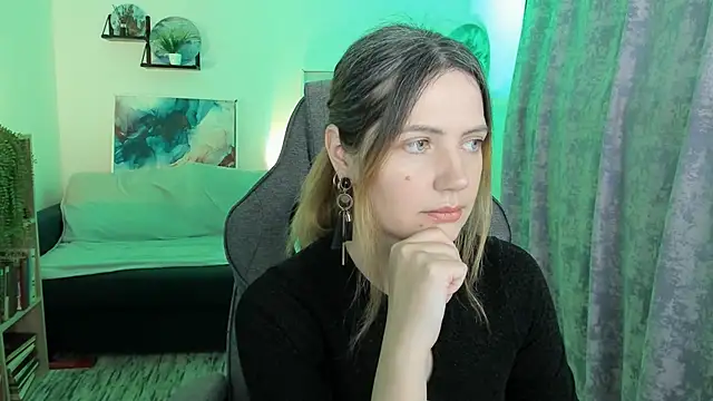 AleksaLaurent online show from 12/18/25, 09:26