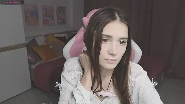 Hana Flo  online show from 11/17/25, 01:06