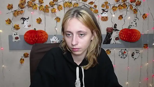 TracyLll online show from 11/03/25, 12:06