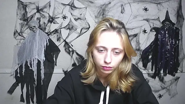 TracyLll online show from 11/15/25, 12:02