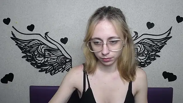 TracyLll online show from 11/28/25, 11:57