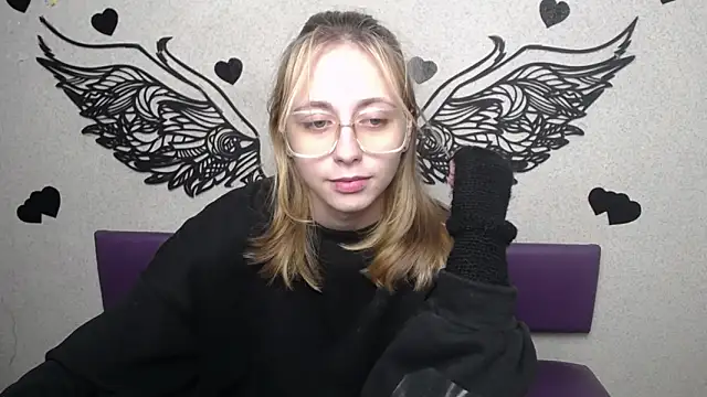 TracyLll online show from 12/01/25, 11:48