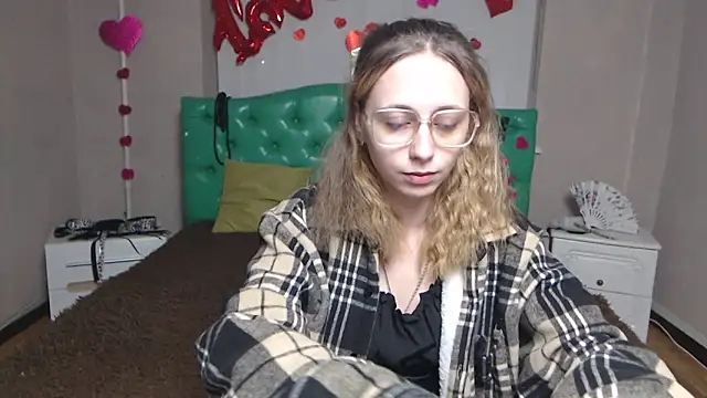 TracyLll online show from 02/04/26, 06:08