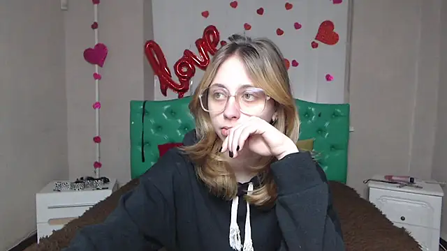 TracyLll online show from 02/13/26, 05:58