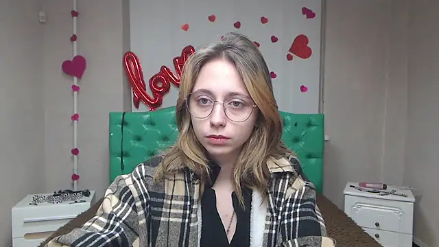 TracyLll online show from 02/16/26, 06:31