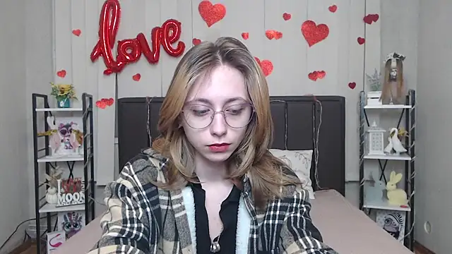 TracyLll online show from 02/21/26, 06:58