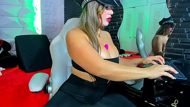 ChanellBrad online show from 12/18/25, 01:50