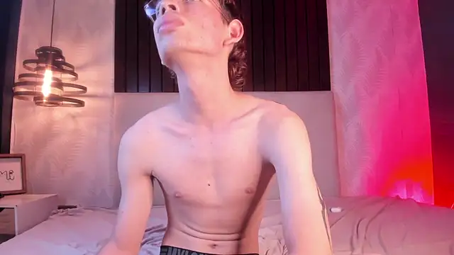 Snapshot of Dave_Moss chatting on 10/30/25, 03:24 Dave Moss online show from 10/30/25, 03:24