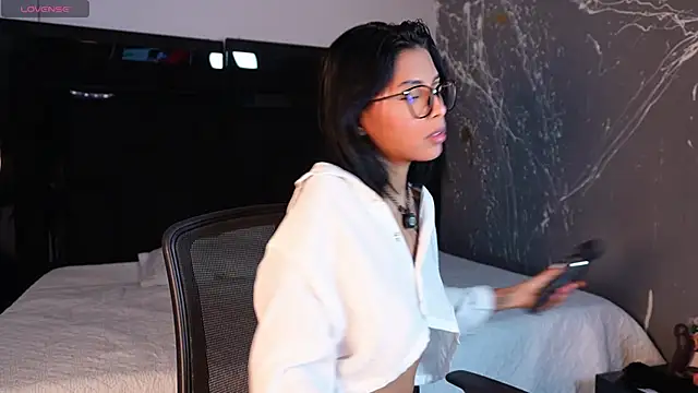 LilithLuxorr online show from 11/24/25, 01:00