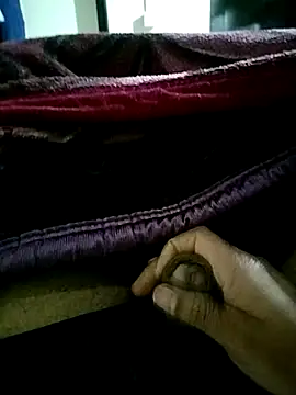 female hunterr online show from 12/14/25, 06:45