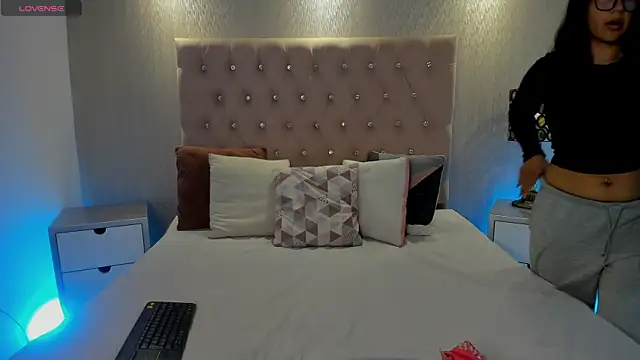 KamyGlam online show from 04/11/26, 08:35