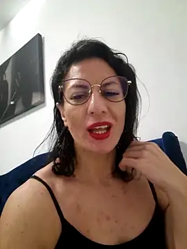 Snapshot of _LustyFantasy_ chatting on 12/17/25, 06:58 LustyFantasy online show from 12/17/25, 06:58