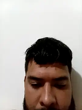 Snapshot of franck10E chatting on 12/15/25, 04:33 franck10E online show from 12/15/25, 04:33