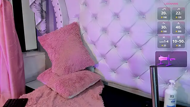 Cristinawhite online show from 12/18/25, 07:53