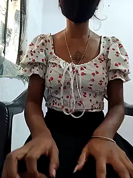 Snapshot of chocolate_girl_01 chatting on 10/29/25, 08:49 chocolate girl 01 online show from 10/29/25, 08:49