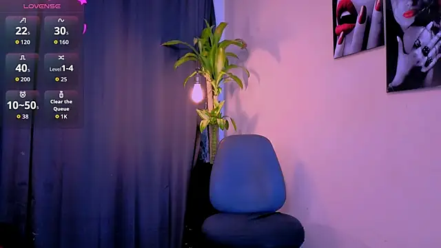 Flor Gil online show from 11/18/25, 03:12