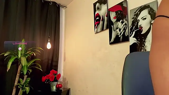 Flor Gil online show from 11/23/25, 03:28