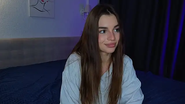 Snapshot of LauraHansil chatting on 05/19/26, 01:56 LauraHansil online show from 05/19/26, 01:56