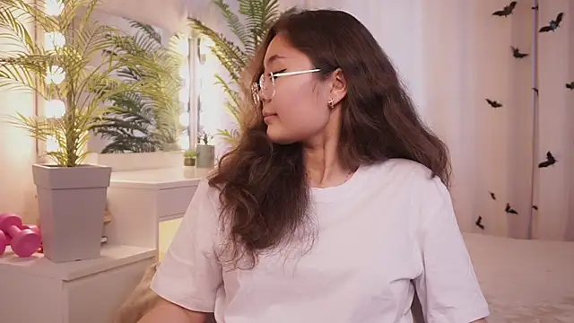 LeanoraBierod online show from 10/29/25, 10:28