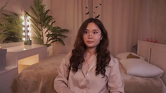 LeanoraBierod online show from 10/30/25, 01:45