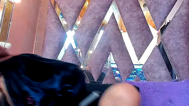 TIFANYYDIAZZ online show from 12/17/25, 08:37