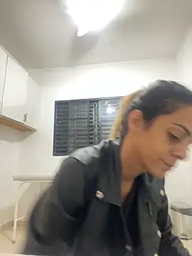 Snapshot of sabrinaneves chatting on 06/12/26, 03:11 sabrinaneves online show from 06/12/26, 03:11