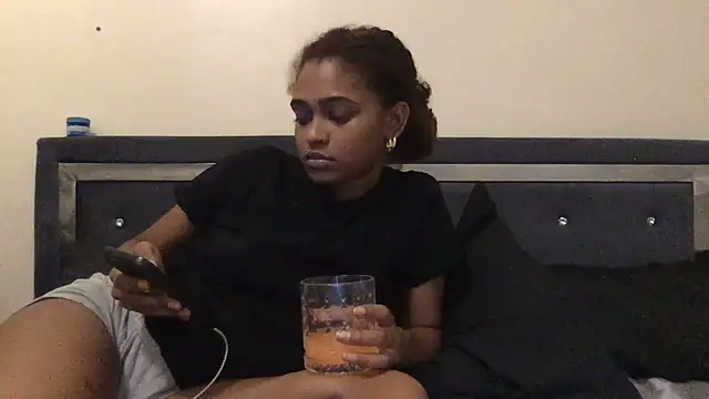 Snapshot of Coffeesyrup69 chatting on 11/17/25, 02:28 Coffeesyrup69 online show from 11/17/25, 02:28