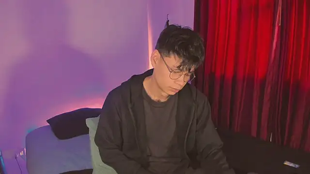 estmonnn online show from 11/21/25, 09:24