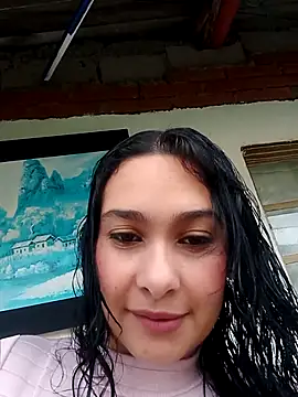 Isa-Giraldo online show from 10/31/25, 12:28