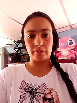 Isa-Giraldo online show from 11/17/25, 03:07