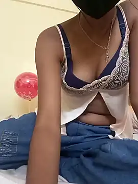 Snapshot of Sanaya_Queen19 chatting on 10/30/25, 10:10 Sanaya Queen19 online show from 10/30/25, 10:10