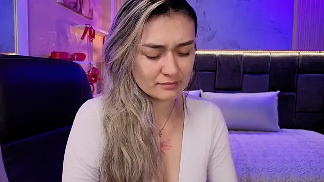 Im-Lola online show from 11/21/25, 08:18