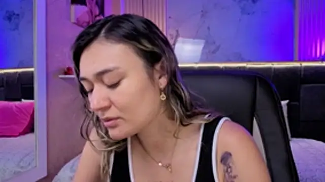 Im-Lola online show from 12/13/25, 07:53